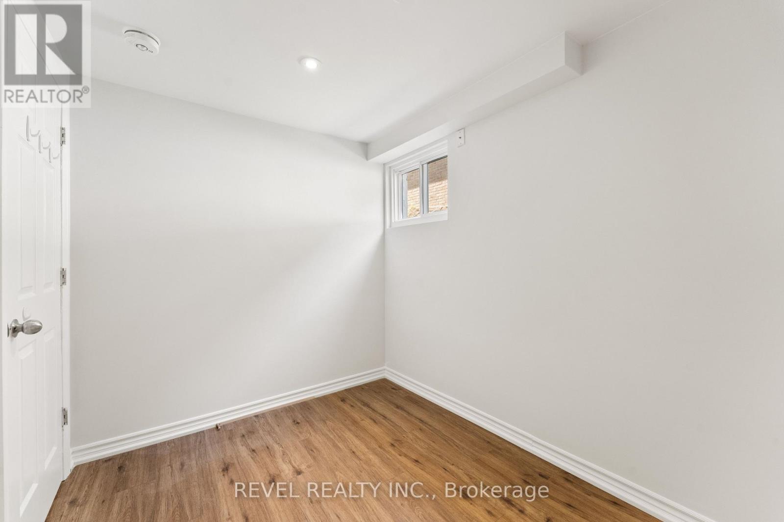 Lower - 291 Thrace Avenue, Mississauga, Ontario  L5B 2B2 - Photo 4 - W13568366