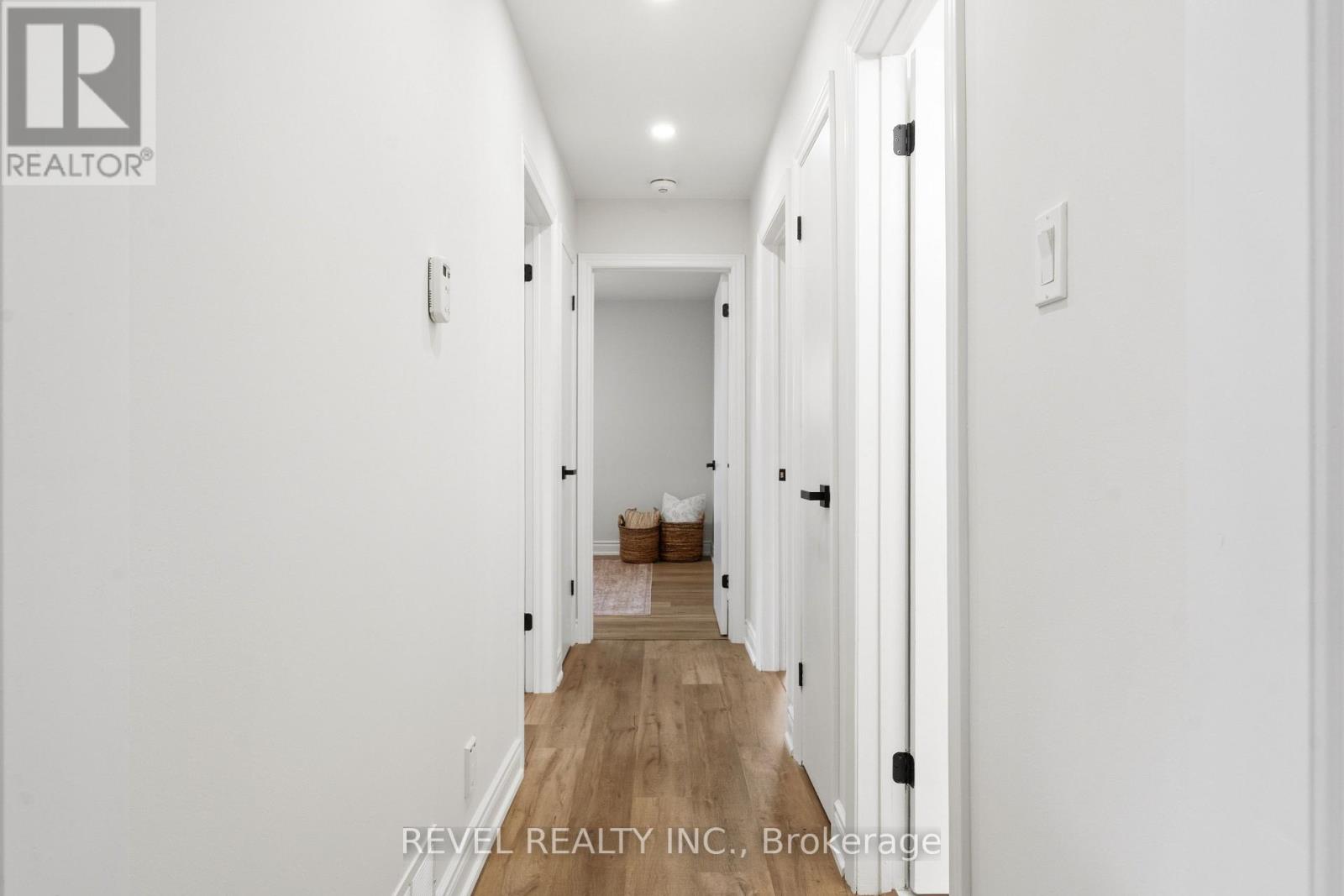 Upper - 291 Thrace Avenue, Mississauga, Ontario  L5B 2B2 - Photo 18 - W13568368