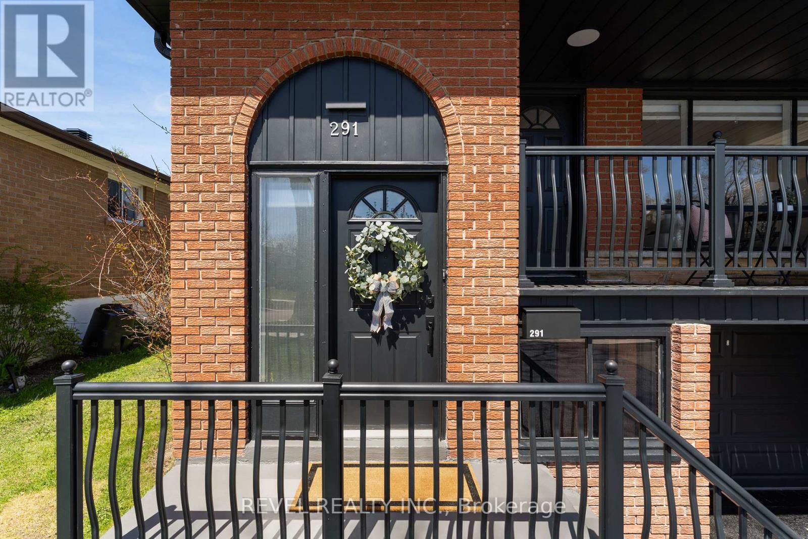 Upper - 291 Thrace Avenue, Mississauga, Ontario  L5B 2B2 - Photo 2 - W13568368