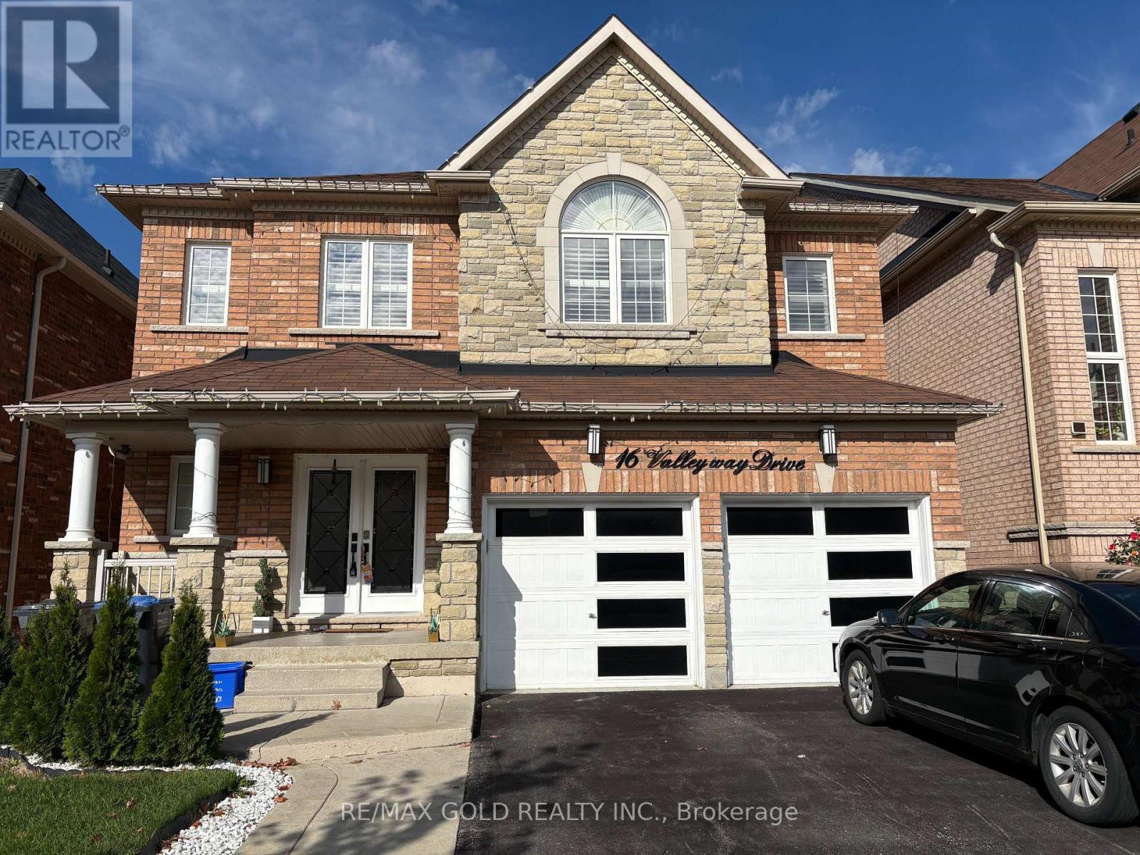 16 VALLEYWAY DRIVE, Brampton (Credit Valley)