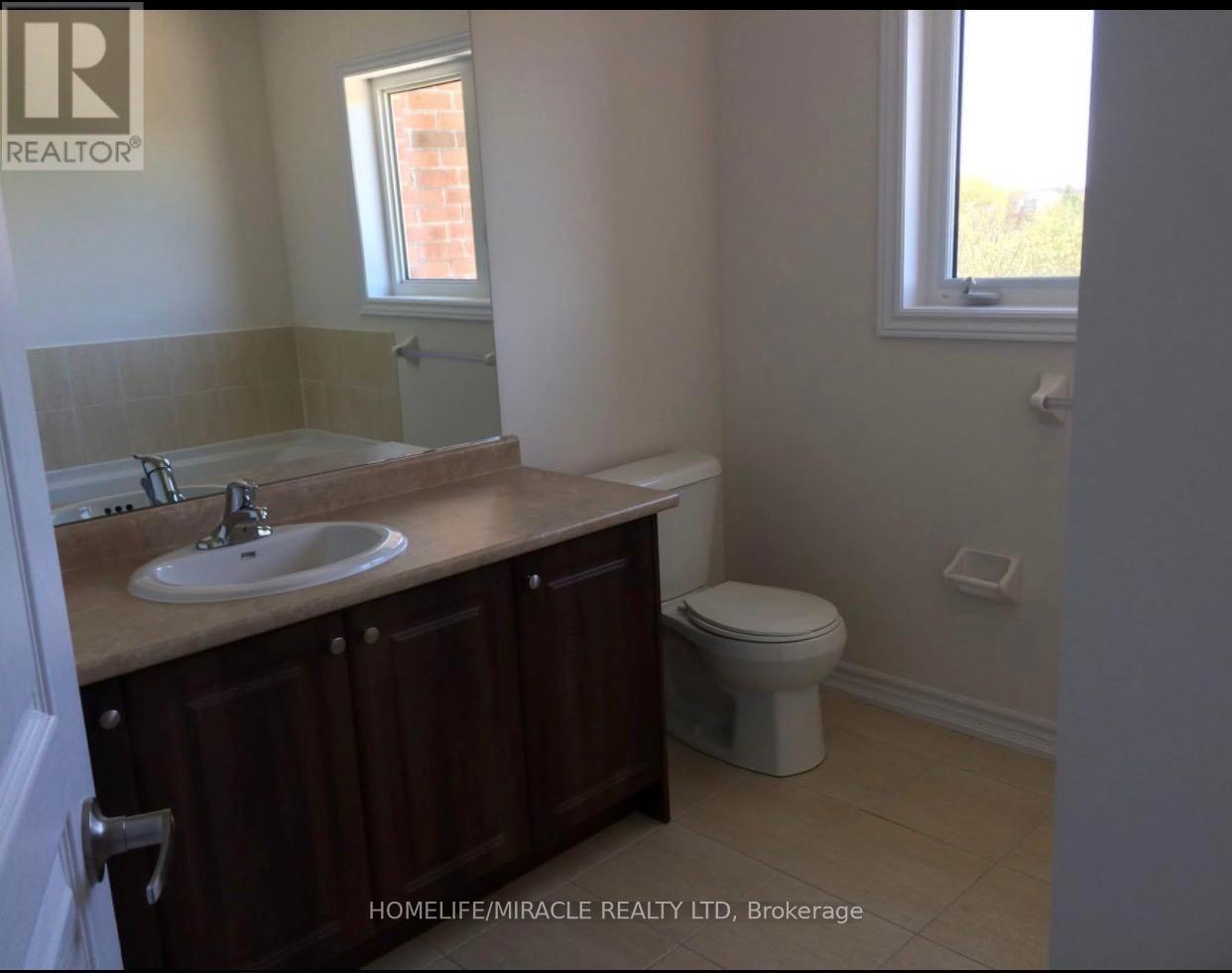 82 Aspen Hills Road, Brampton, Ontario  L6Y 0H8 - Photo 10 - W13568464