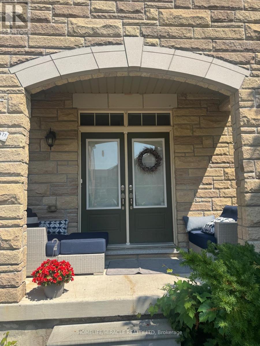82 Aspen Hills Road, Brampton, Ontario  L6Y 0H8 - Photo 2 - W13568464