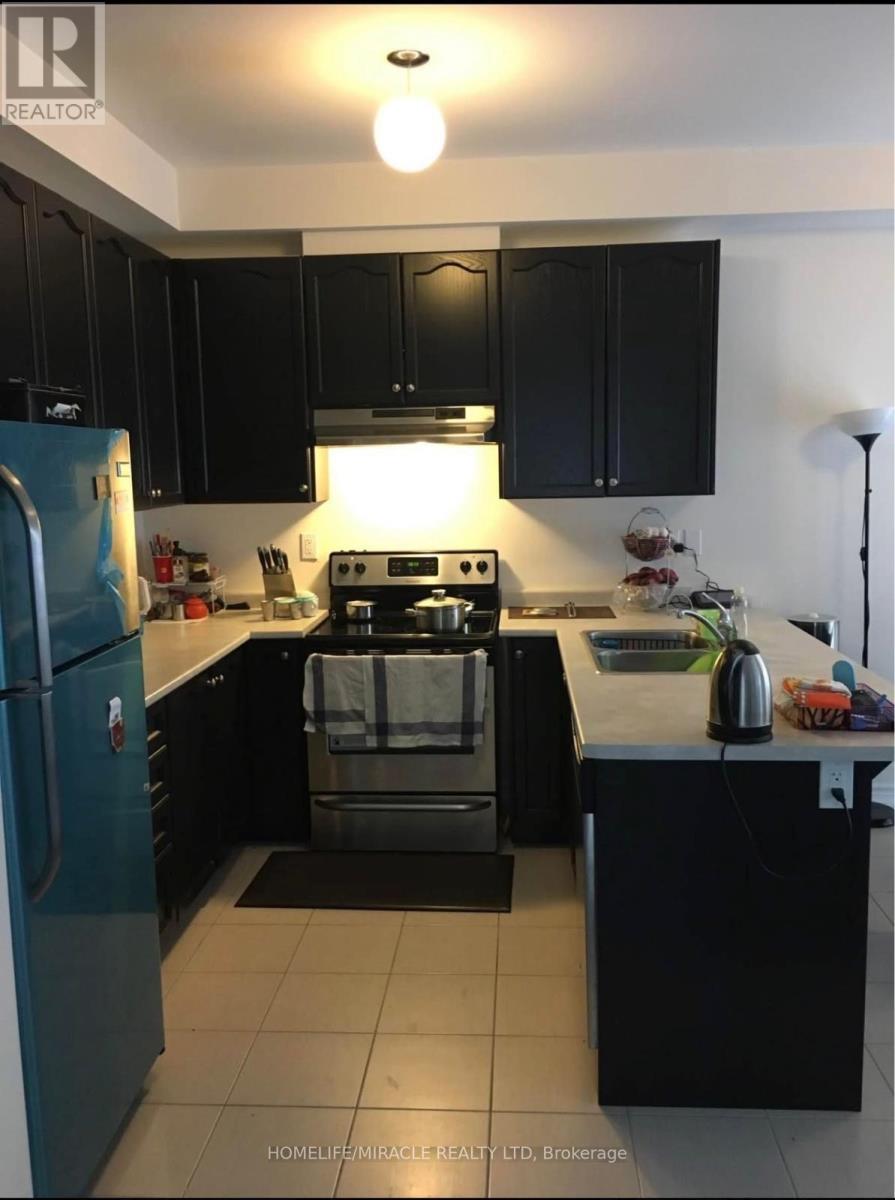 82 Aspen Hills Road, Brampton, Ontario  L6Y 0H8 - Photo 3 - W13568464