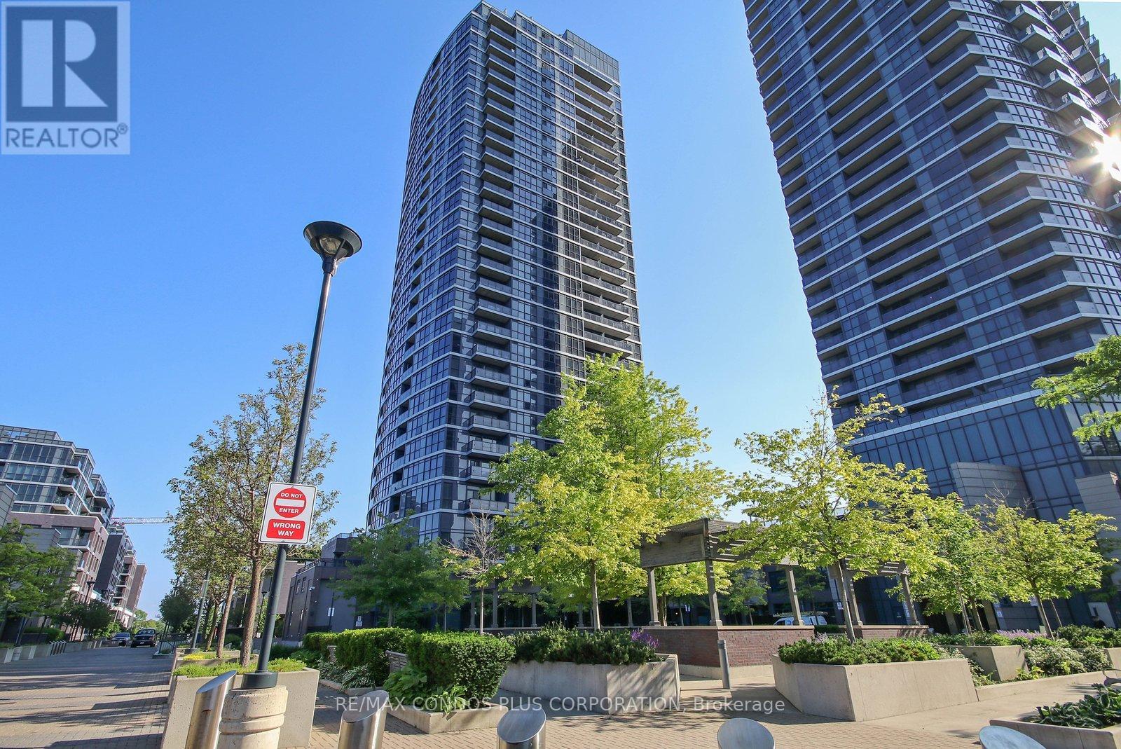 1802 - 9 Valhalla Inn Road, Toronto, Ontario  M9B 1S9 - Photo 2 - W13568474