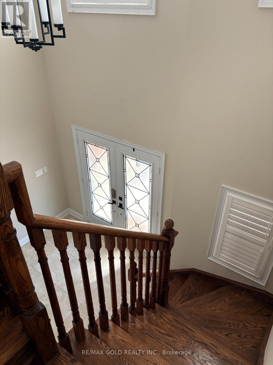 16 Valleyway Drive, Brampton, Ontario L6X 5G3 - Photo 7 - W13568528