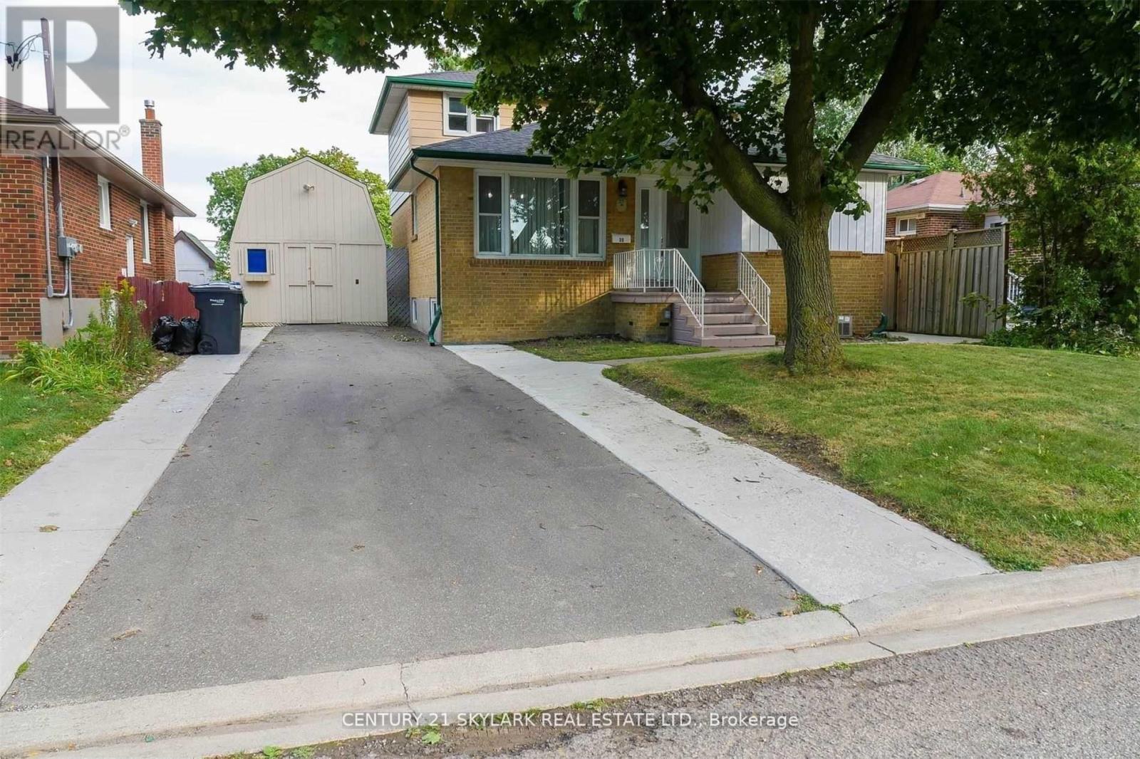 35 Cumberland Drive, Brampton, Ontario  L6V 1W5 - Photo 2 - W13568590