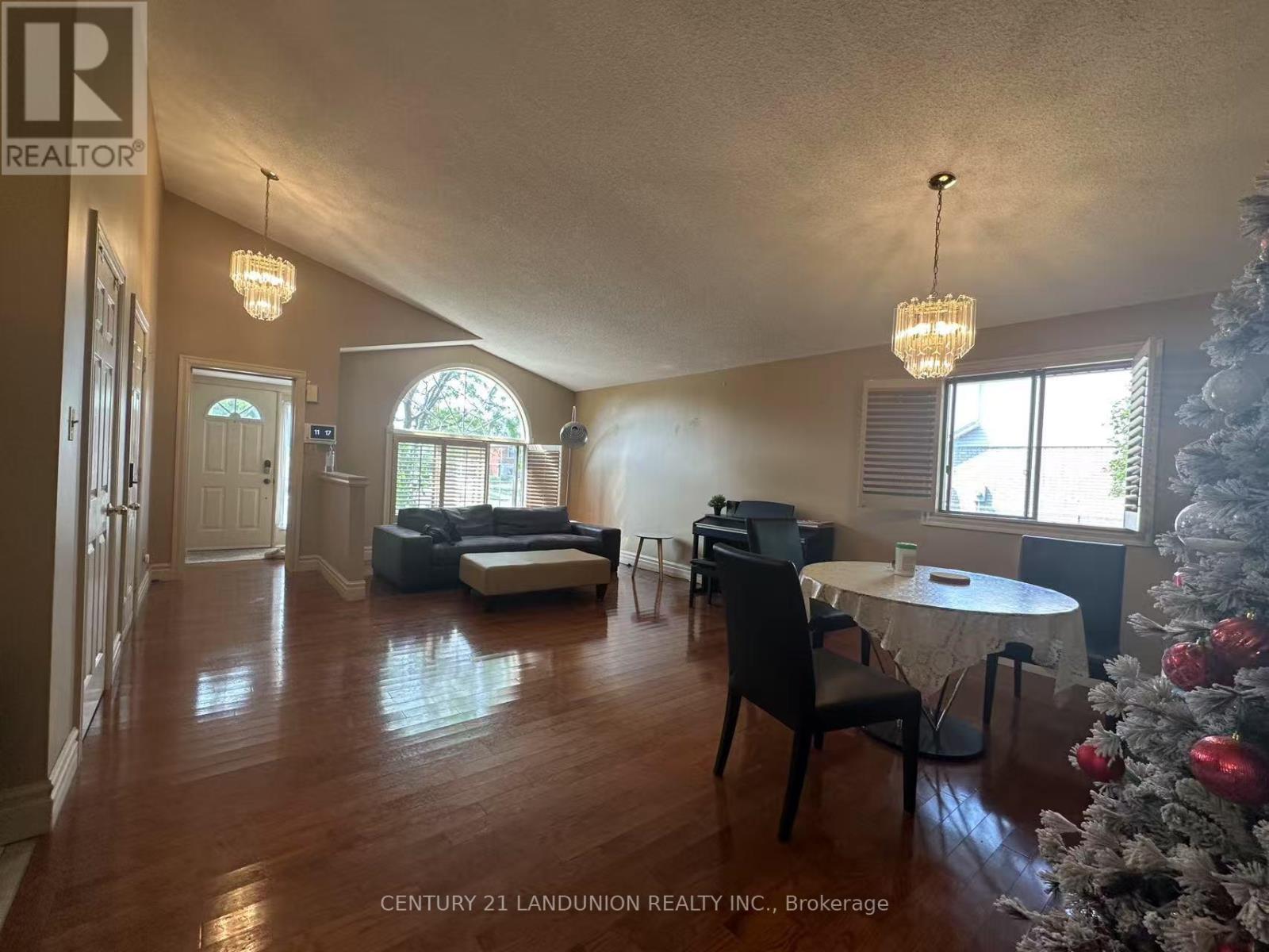 104 Hepburn Crescent, Hamilton, Ontario L9C 7S5 - Photo 2 - X13568512