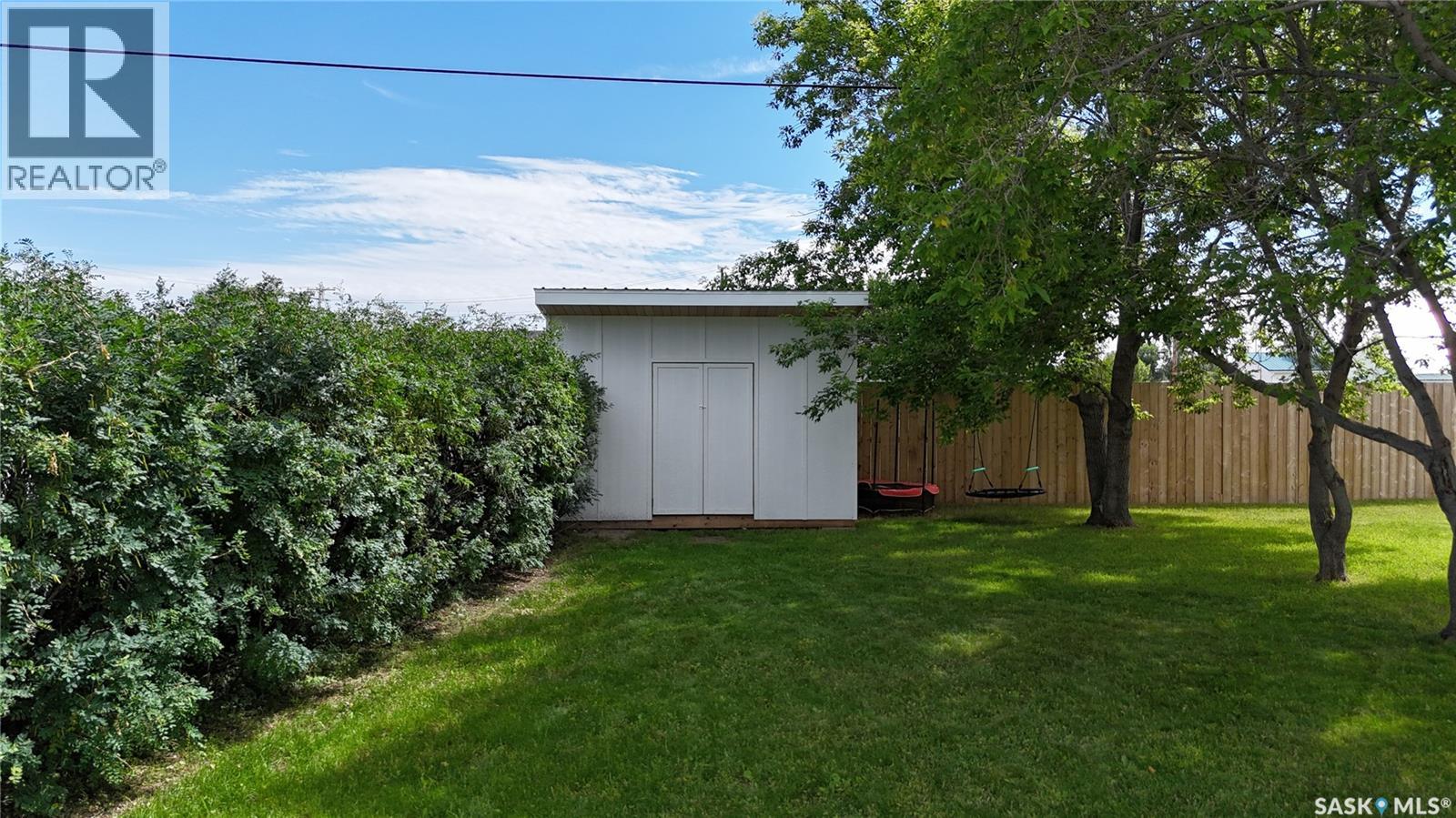 415 Park Avenue, Outlook, Saskatchewan  S0L 2N0 - Photo 35 - SK042677