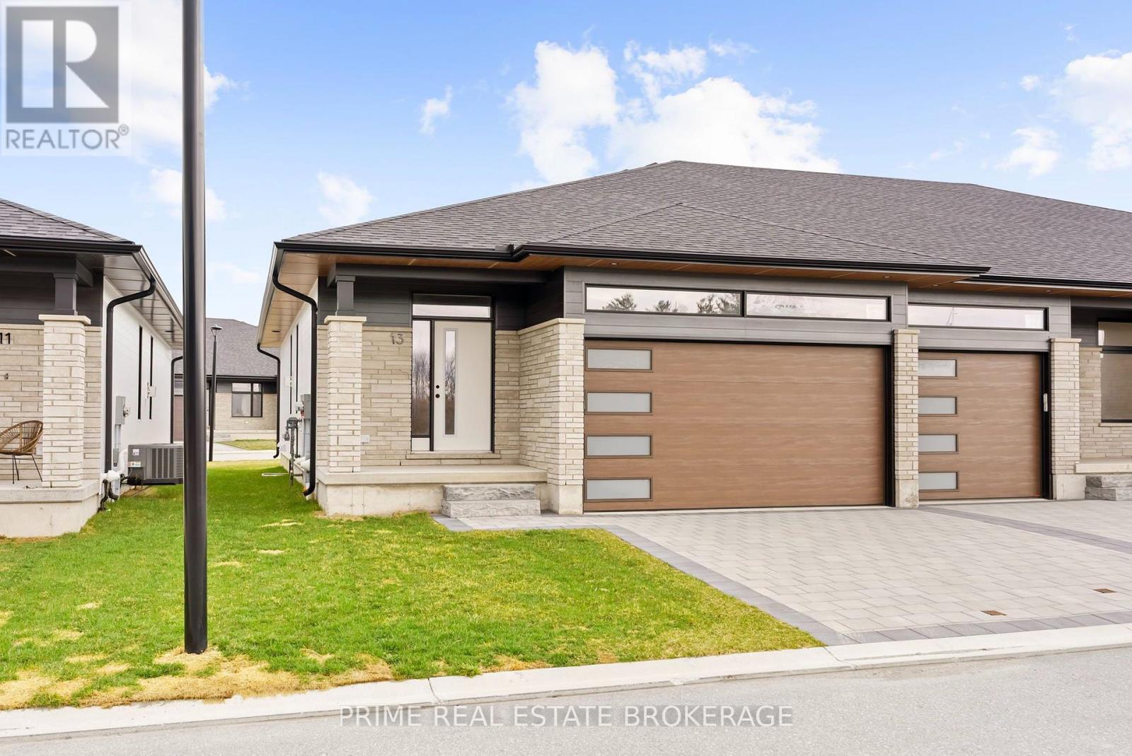 70 - 13 Coastal Crescent, Lambton Shores (Grand Bend), Ontario  N0M 1T0 - Photo 2 - X13568680