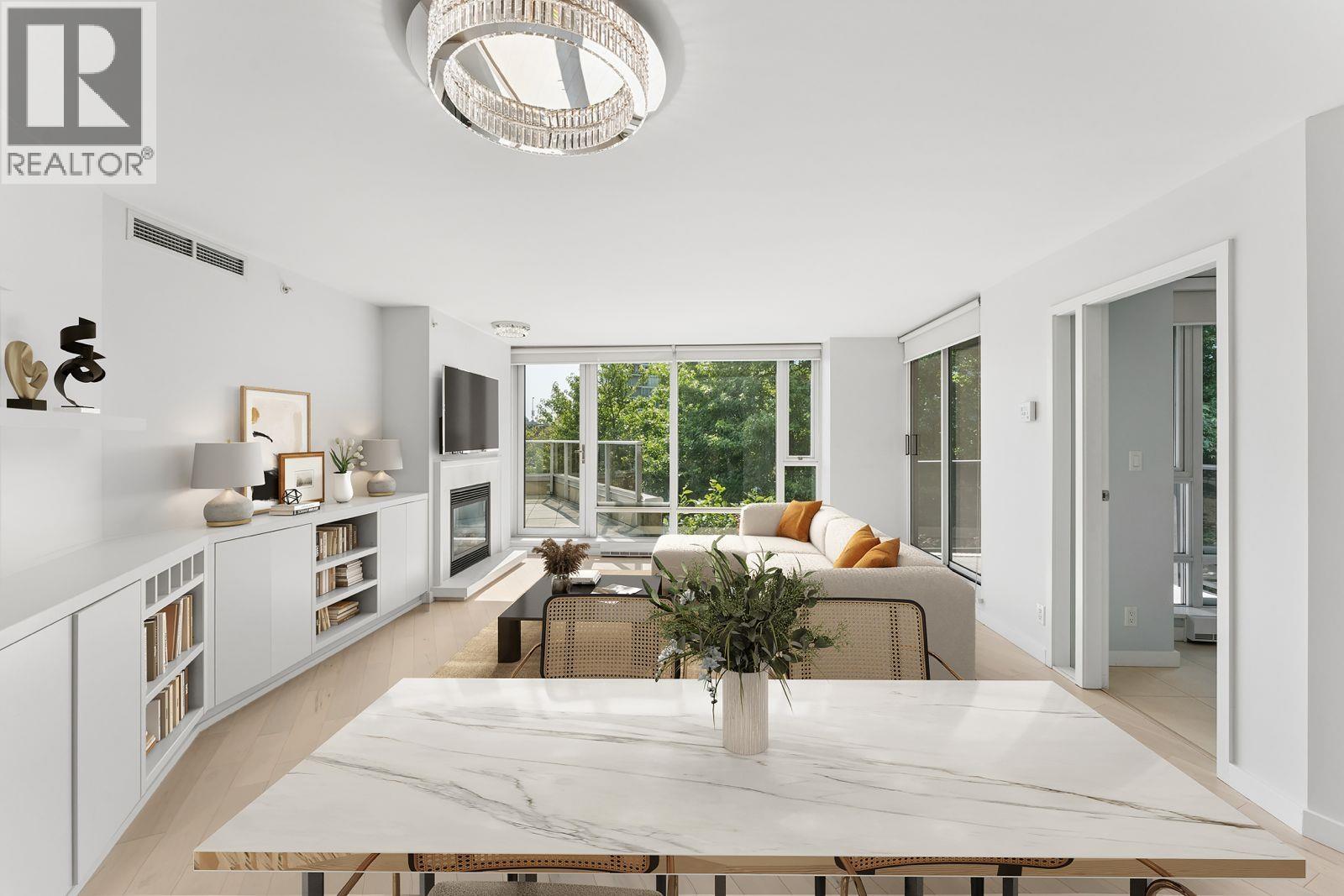 305 8 SMITHE MEWS