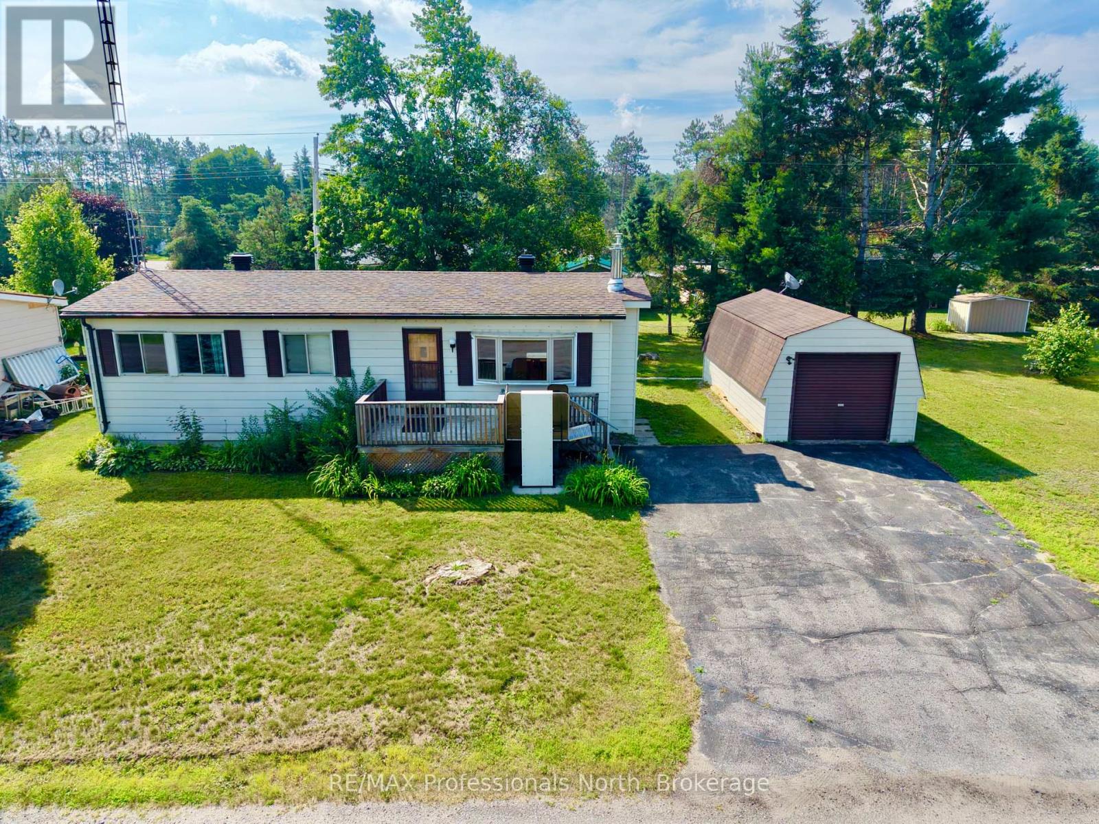 1034 Eighth Lane, Minden Hills, Ontario  K0M 2K0 - Photo 2 - X13568732