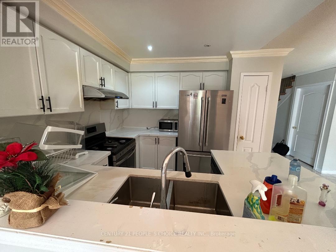 52 Treasure Drive, Brampton, Ontario  L7A 3L1 - Photo 4 - W13568628