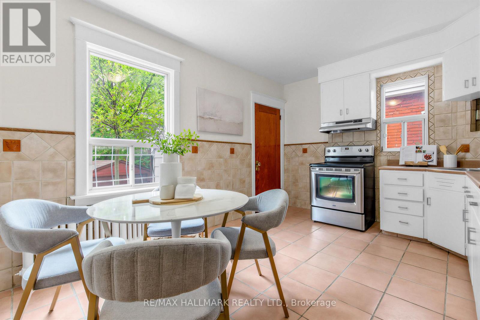 365 Milverton Boulevard, Toronto, Ontario  M4J 1W1 - Photo 17 - E13485764