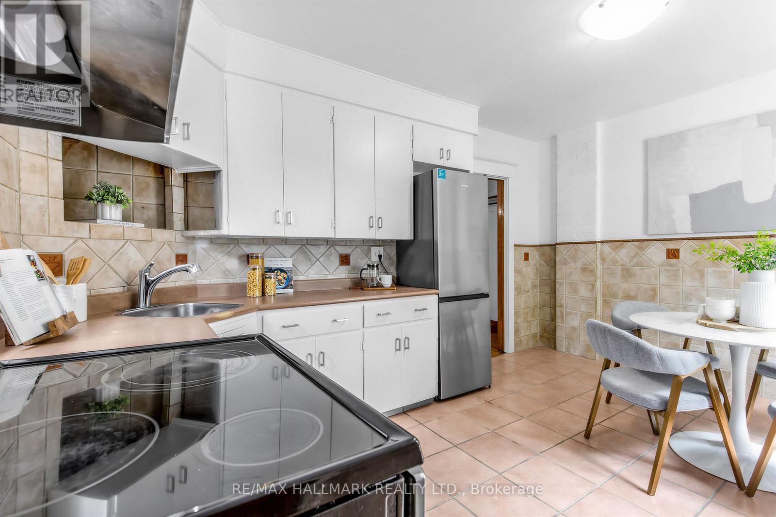 365 Milverton Boulevard, Toronto, Ontario  M4J 1W1 - Photo 19 - E13485764