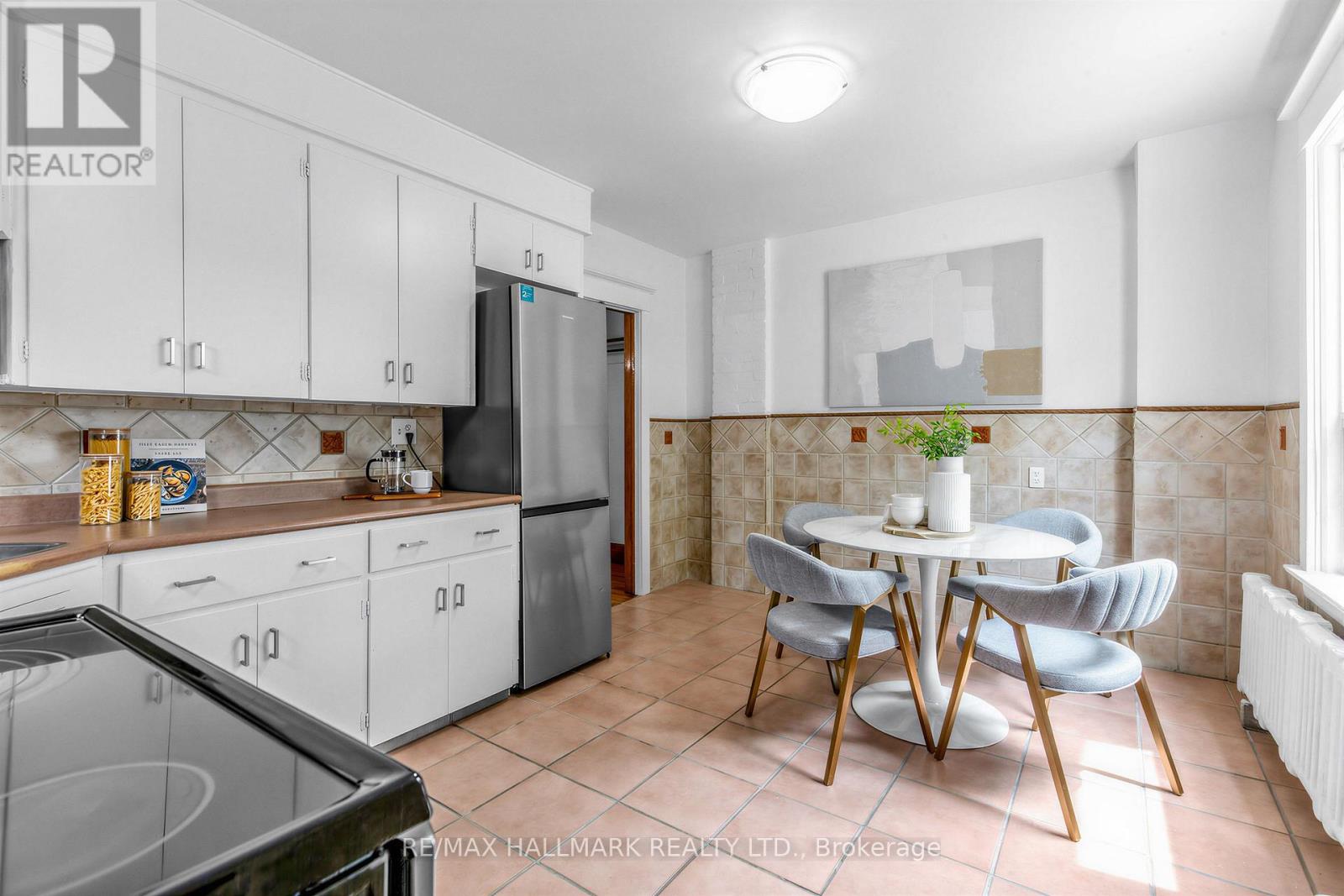 365 Milverton Boulevard, Toronto, Ontario  M4J 1W1 - Photo 18 - E13485764