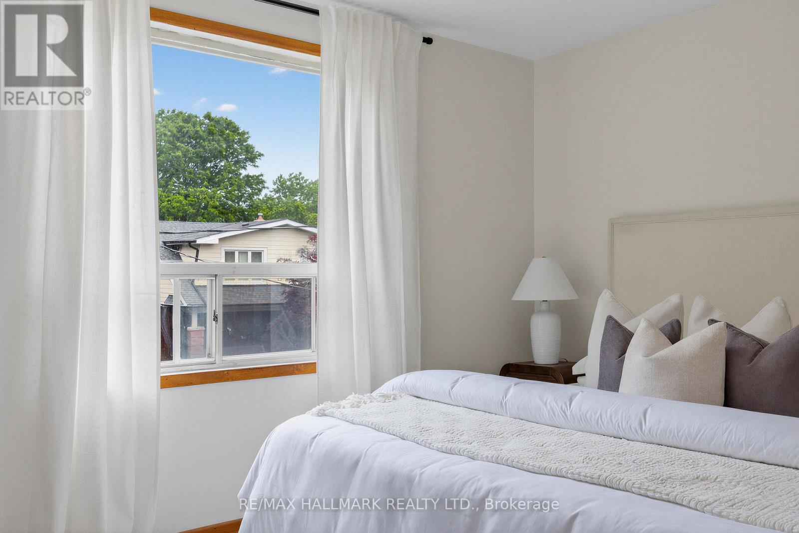 365 Milverton Boulevard, Toronto, Ontario  M4J 1W1 - Photo 22 - E13485764