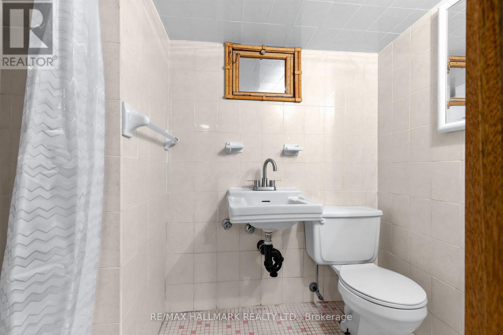 365 Milverton Boulevard, Toronto, Ontario  M4J 1W1 - Photo 33 - E13485764