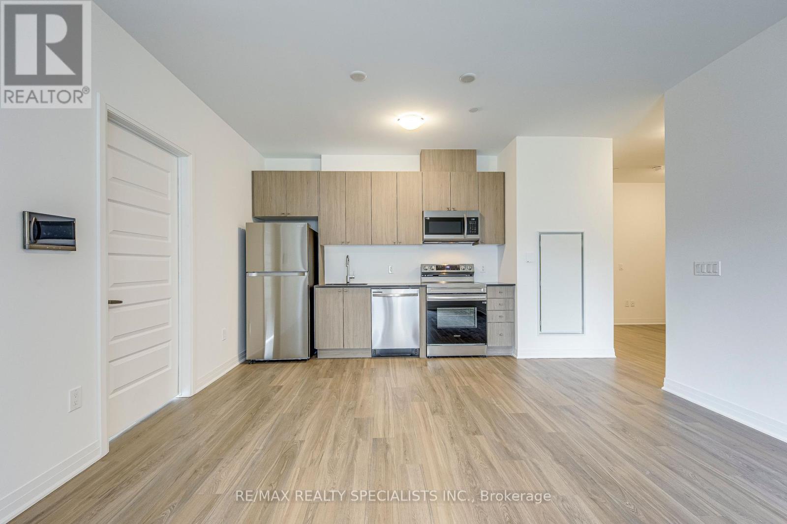 120 - 480 Gordon Krantz Avenue, Milton, Ontario L9E 1Z4 - Photo 3 - W12861002