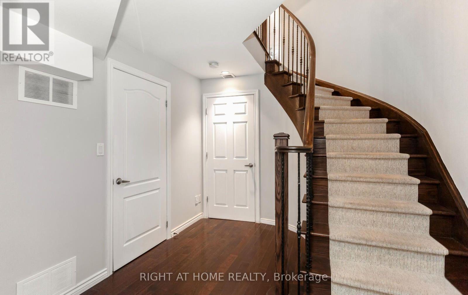 2419 Wasaga Drive, Oakville, Ontario  L6H 0B8 - Photo 33 - W13554752