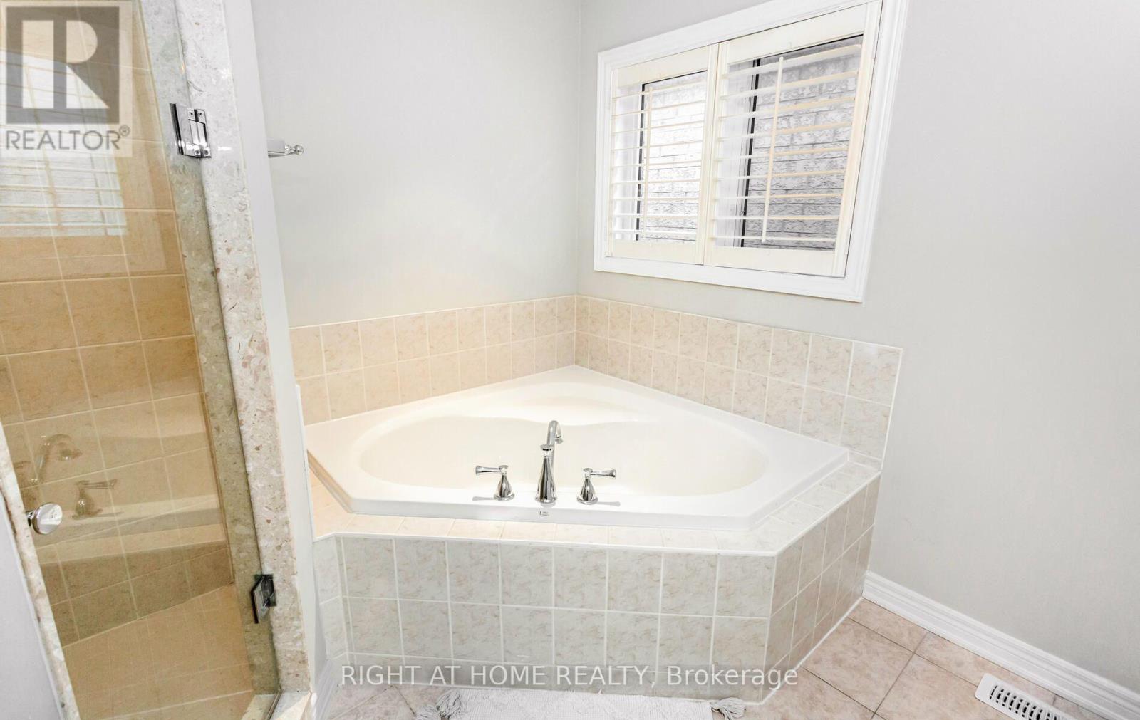 2419 Wasaga Drive, Oakville, Ontario  L6H 0B8 - Photo 20 - W13554752