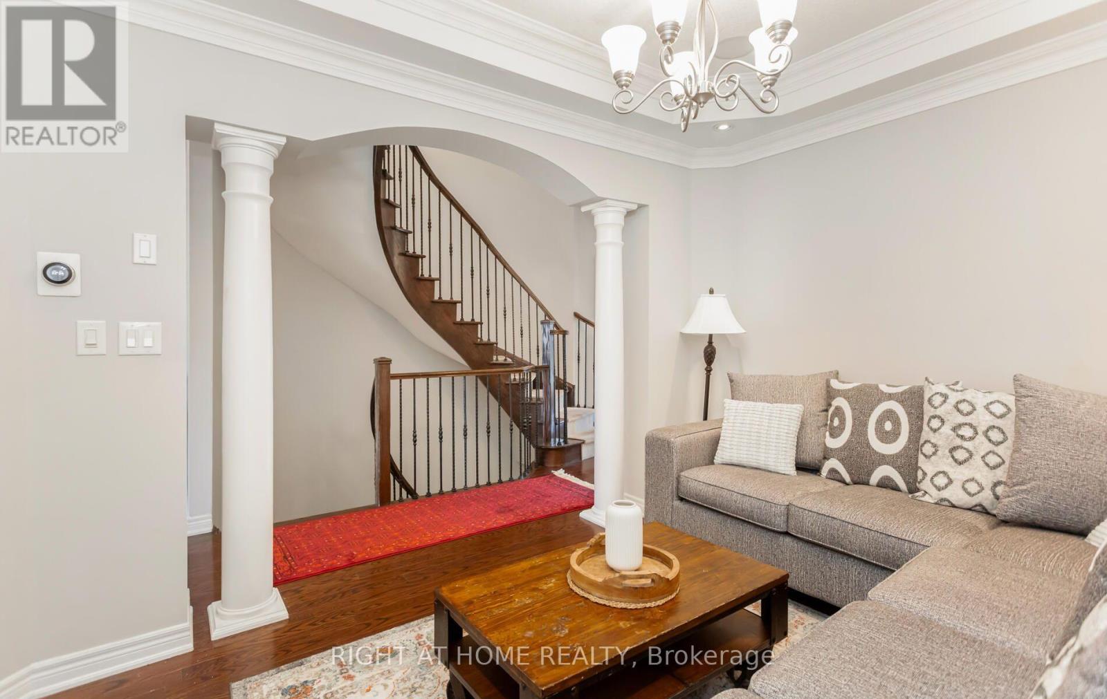 2419 Wasaga Drive, Oakville, Ontario  L6H 0B8 - Photo 6 - W13554752