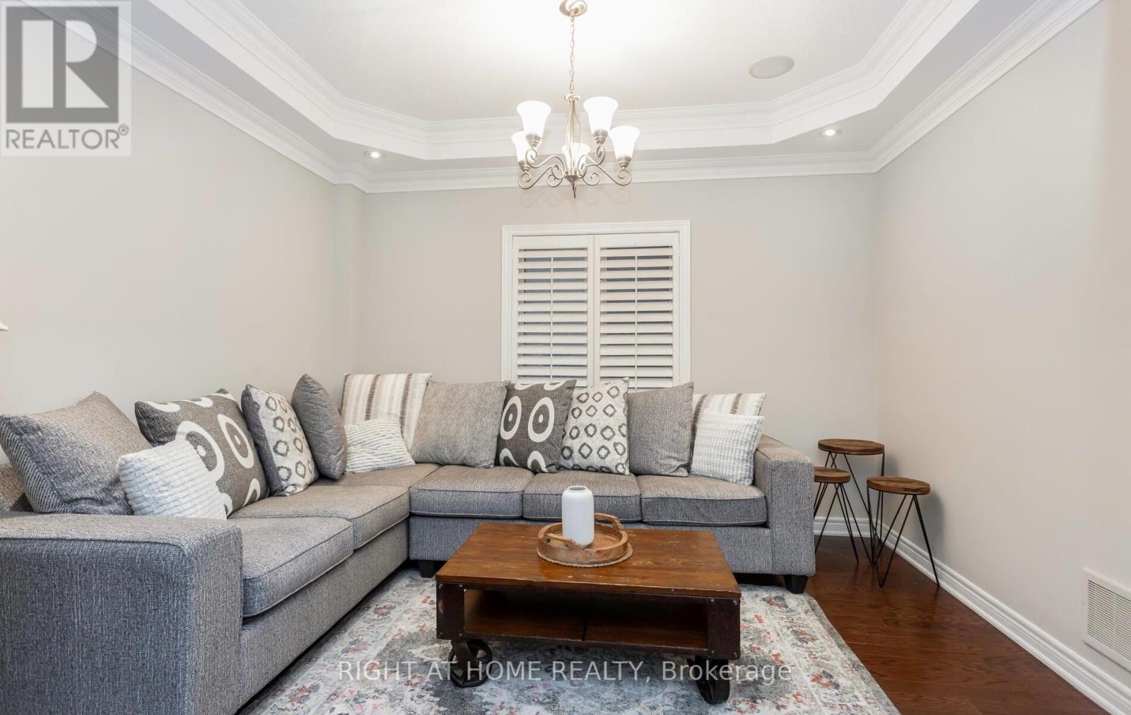 2419 Wasaga Drive, Oakville, Ontario  L6H 0B8 - Photo 5 - W13554752
