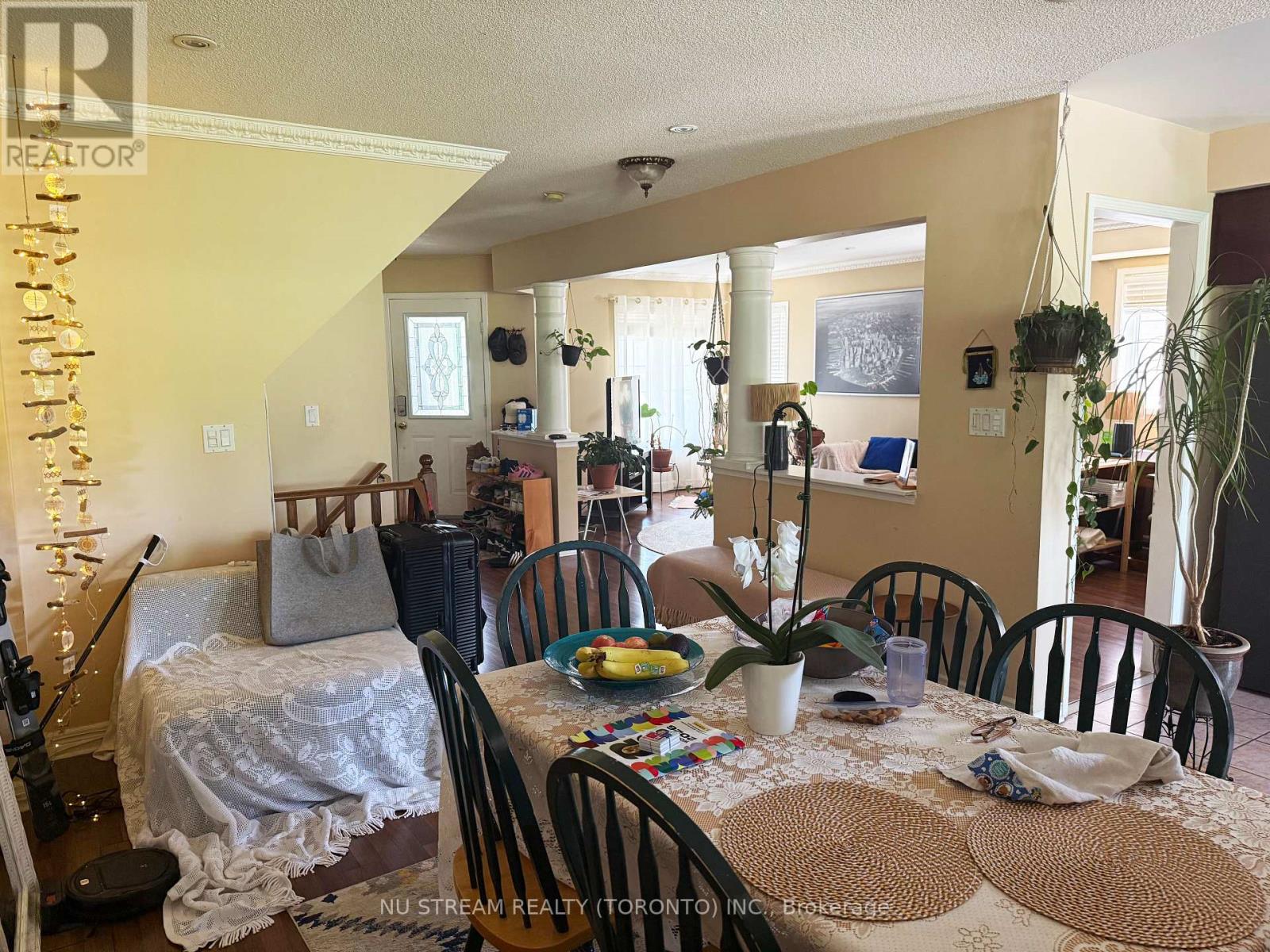 1081 Blueheron Boulevard, Mississauga, Ontario  L5V 2J7 - Photo 3 - W13568742