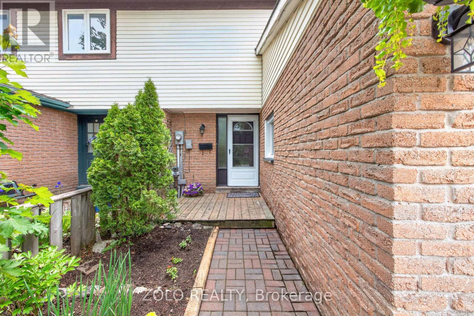 18 Karen Court, Orangeville, Ontario L9W 3S3 - Photo 2 - W13568822