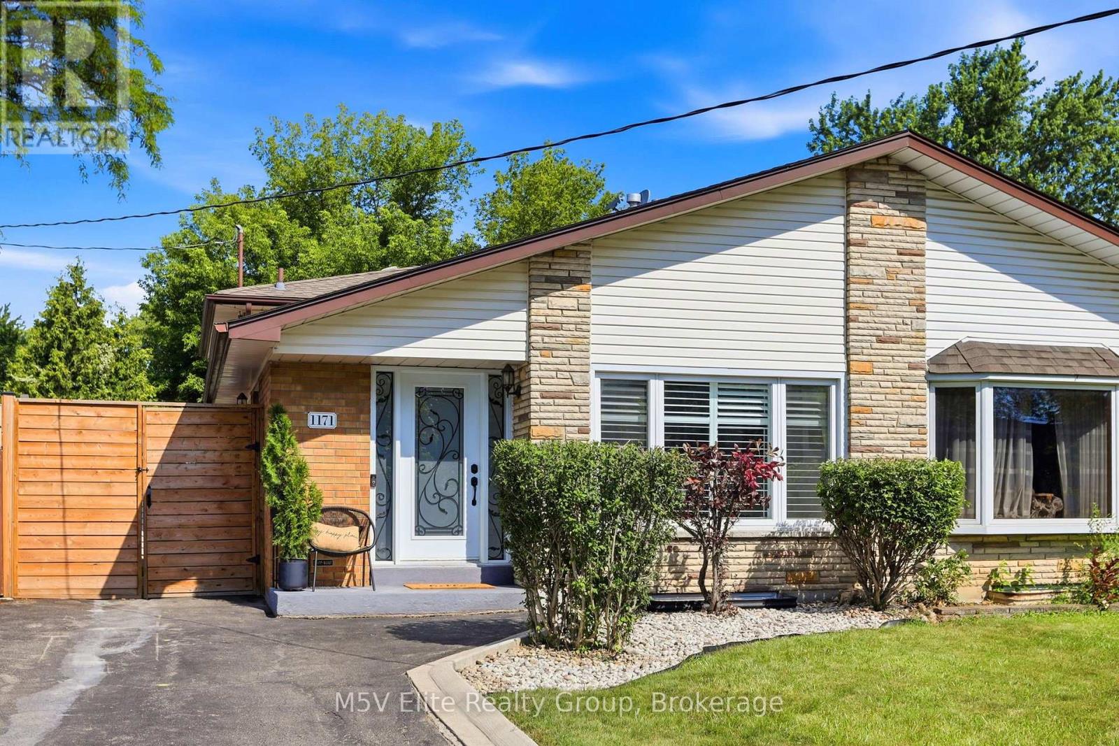 1171 GRIPSHOLM ROAD, Mississauga (Applewood)
