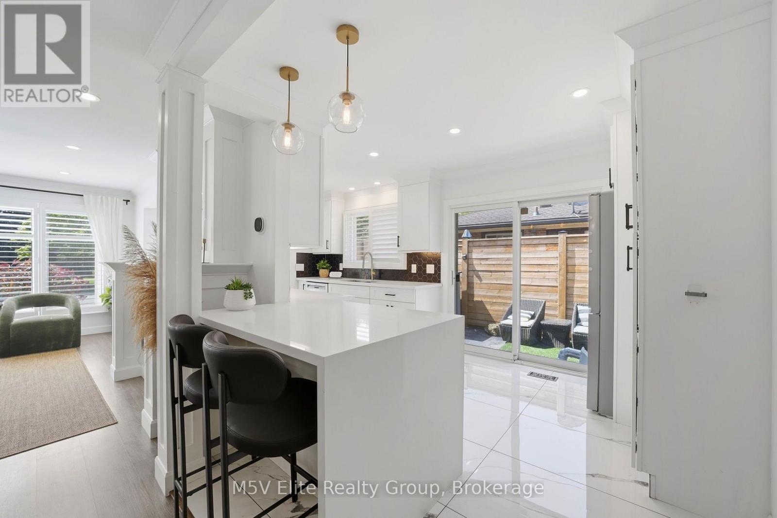 1171 Gripsholm Road, Mississauga, Ontario  L4Y 2G8 - Photo 12 - W13568844