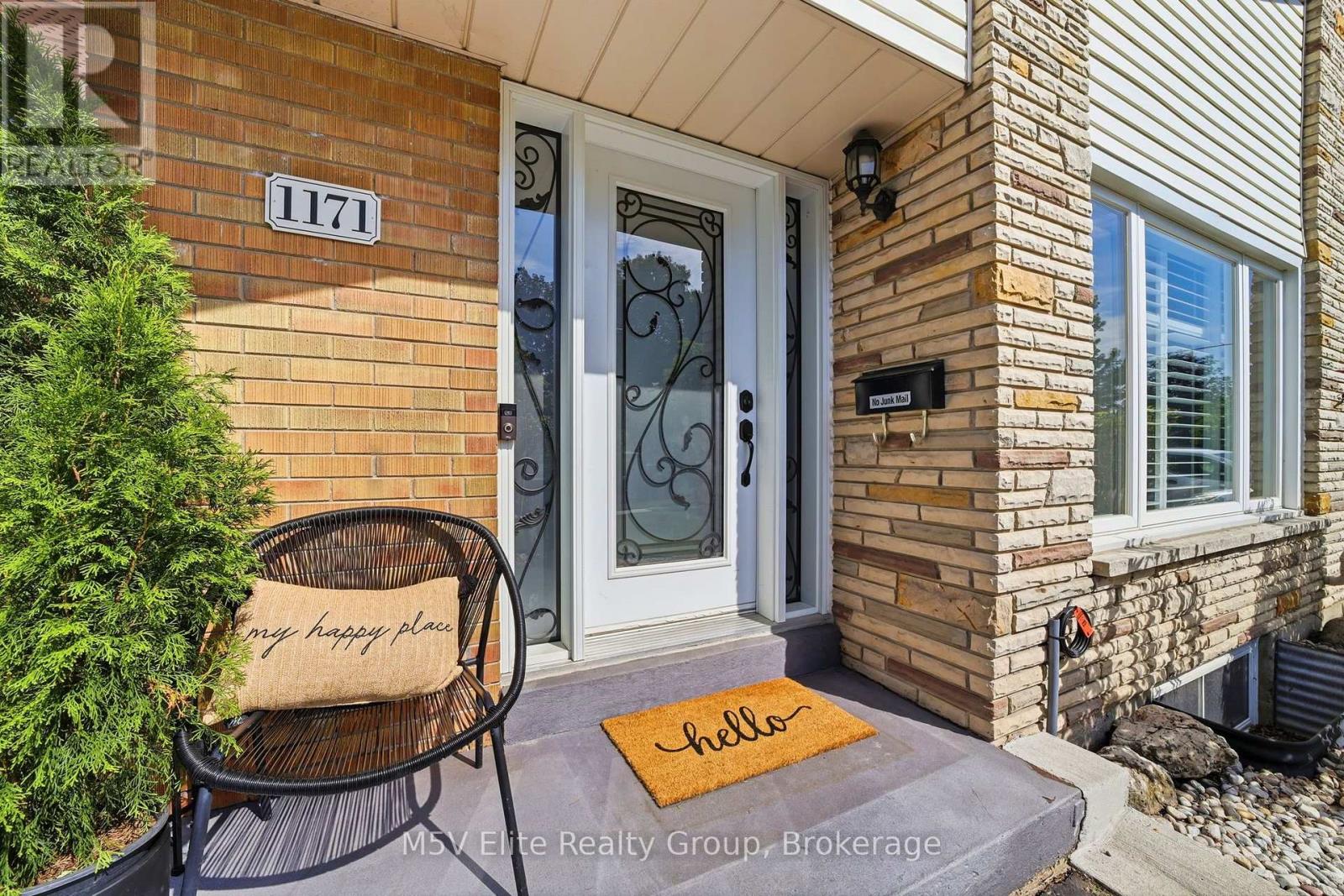 1171 Gripsholm Road, Mississauga, Ontario  L4Y 2G8 - Photo 2 - W13568844