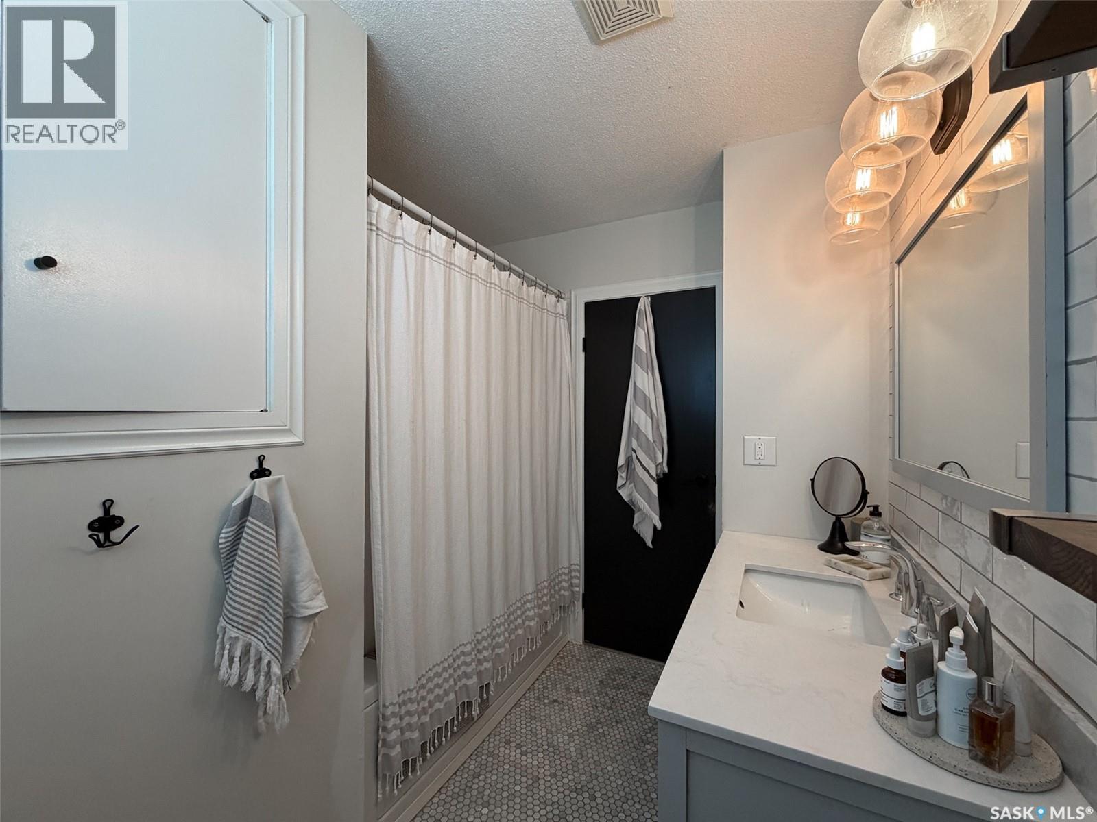 386 4th Street E, Shaunavon, Saskatchewan  S0N 2M0 - Photo 21 - SK042692