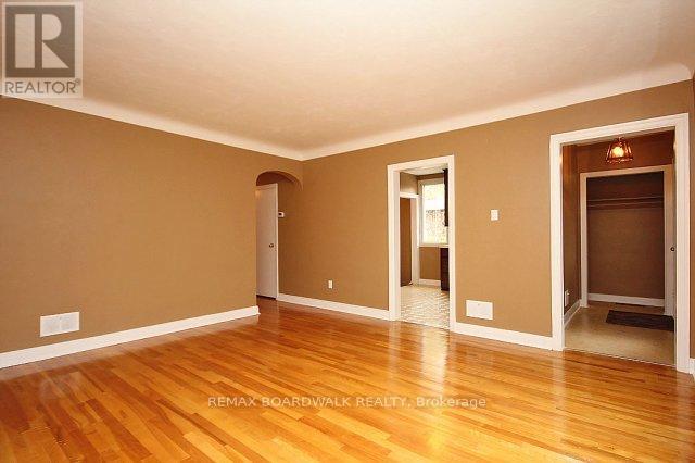 209 Knox Crescent, Ottawa, Ontario  K1G 0K6 - Photo 4 - X13569020