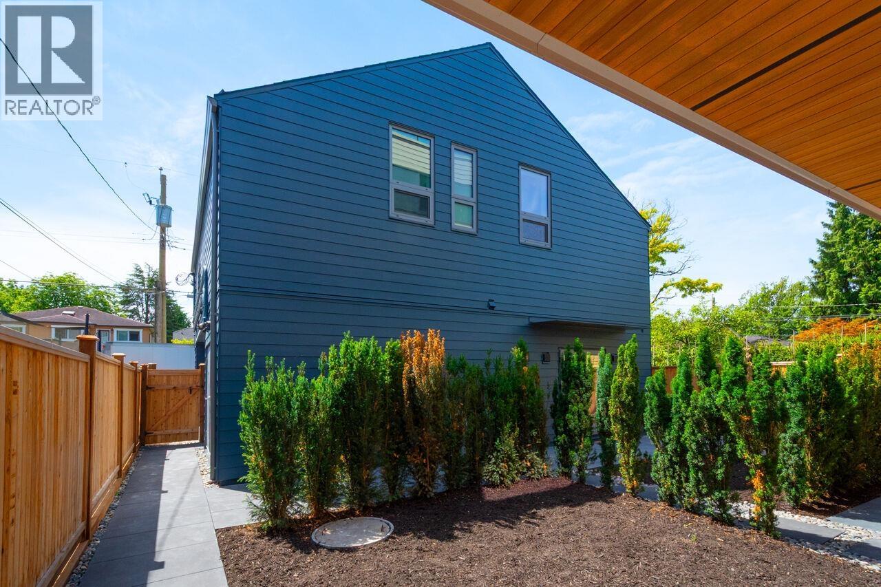 3122 W 11th Avenue, Vancouver, British Columbia  V6K 2M7 - Photo 2 - R3146726