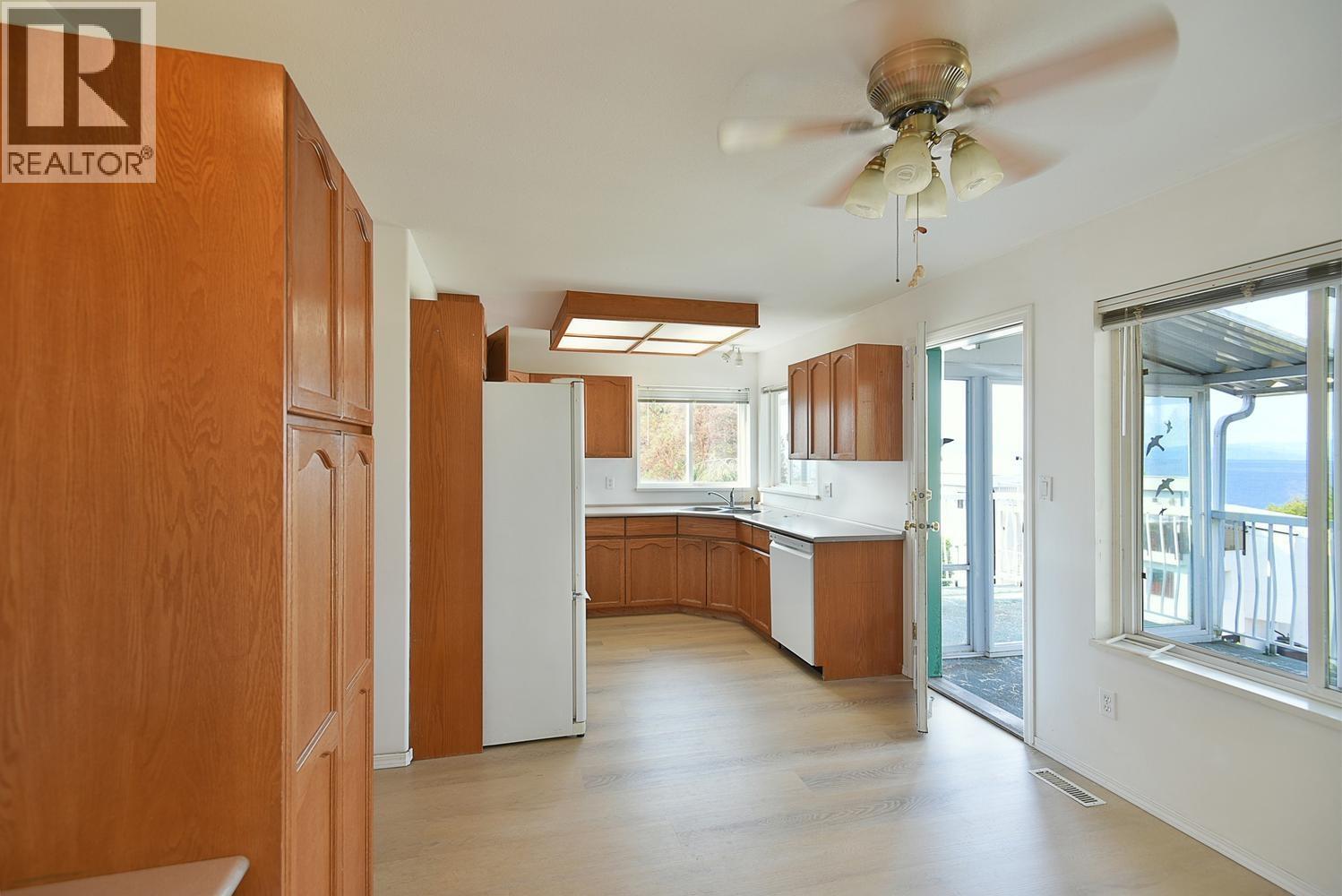 4871 Blueberry Place, Sechelt, British Columbia  V7Z 0G2 - Photo 12 - R3146759