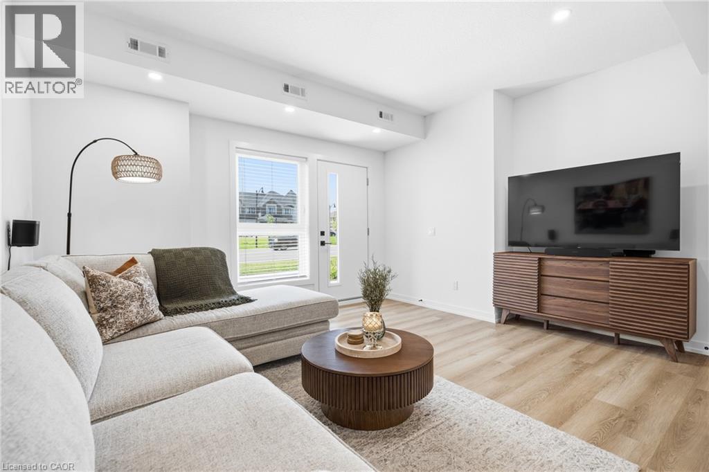 237 Burke Street, Waterdown, Ontario  L8B 2A9 - Photo 4 - 40848568