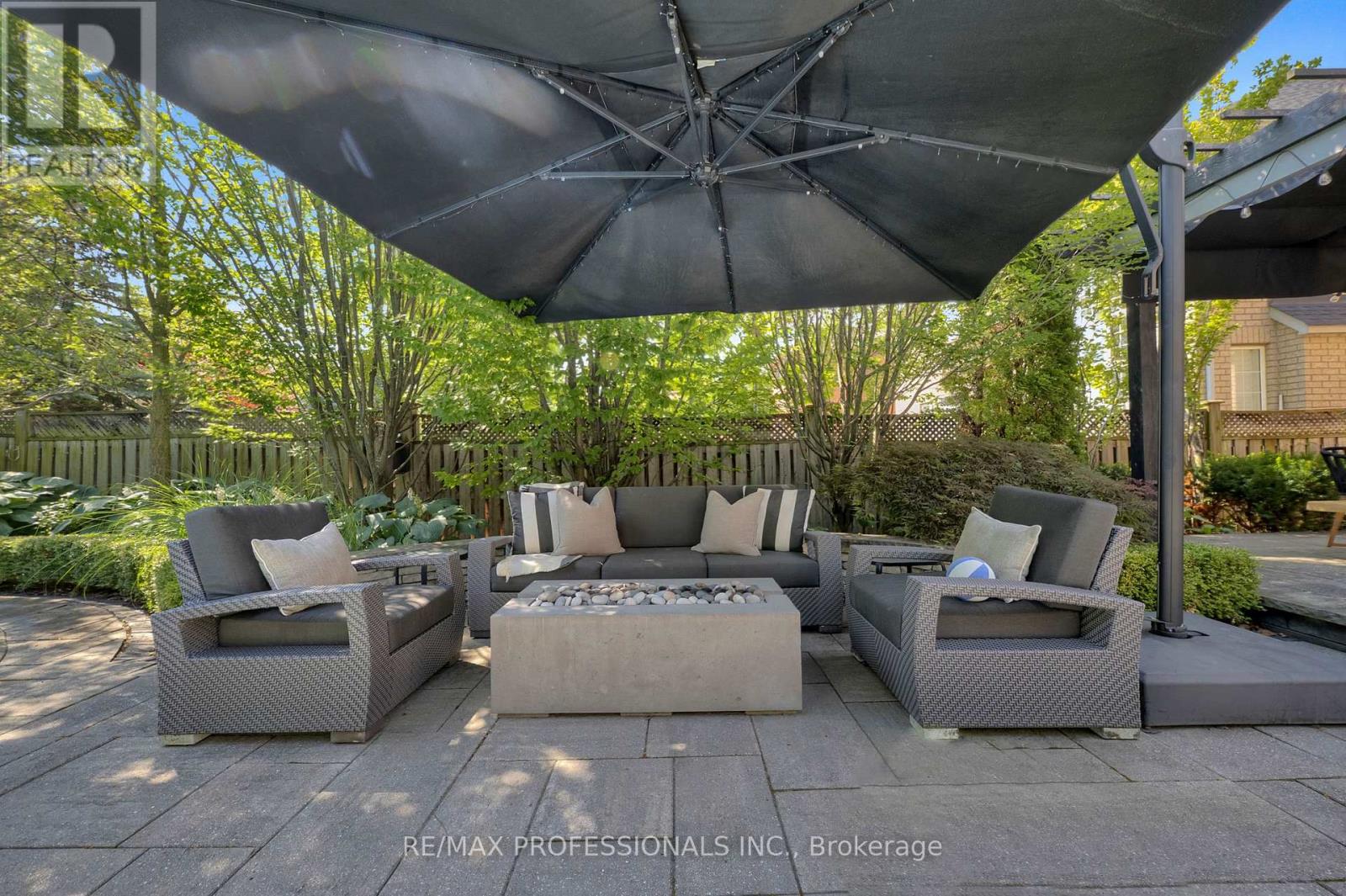 11 Tweedie Crescent, Whitby, Ontario  L1P 1X4 - Photo 40 - E13568514