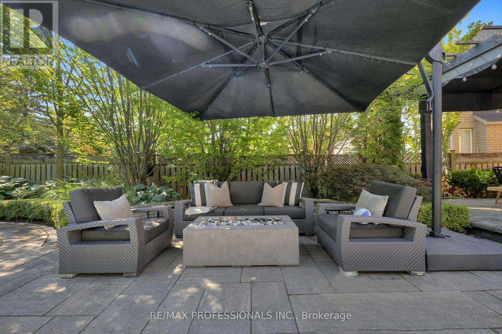 11 Tweedie Crescent, Whitby, Ontario  L1P 1X4 - Photo 42 - E13568514