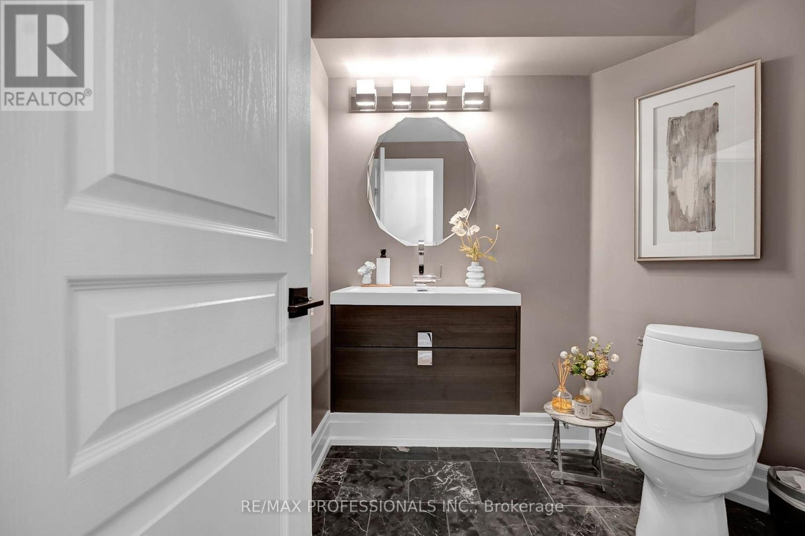 11 Tweedie Crescent, Whitby, Ontario  L1P 1X4 - Photo 7 - E13568514