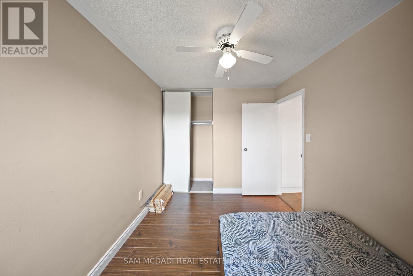 3949 Teakwood Drive, Mississauga, Ontario  L5C 3L2 - Photo 12 - W13569032