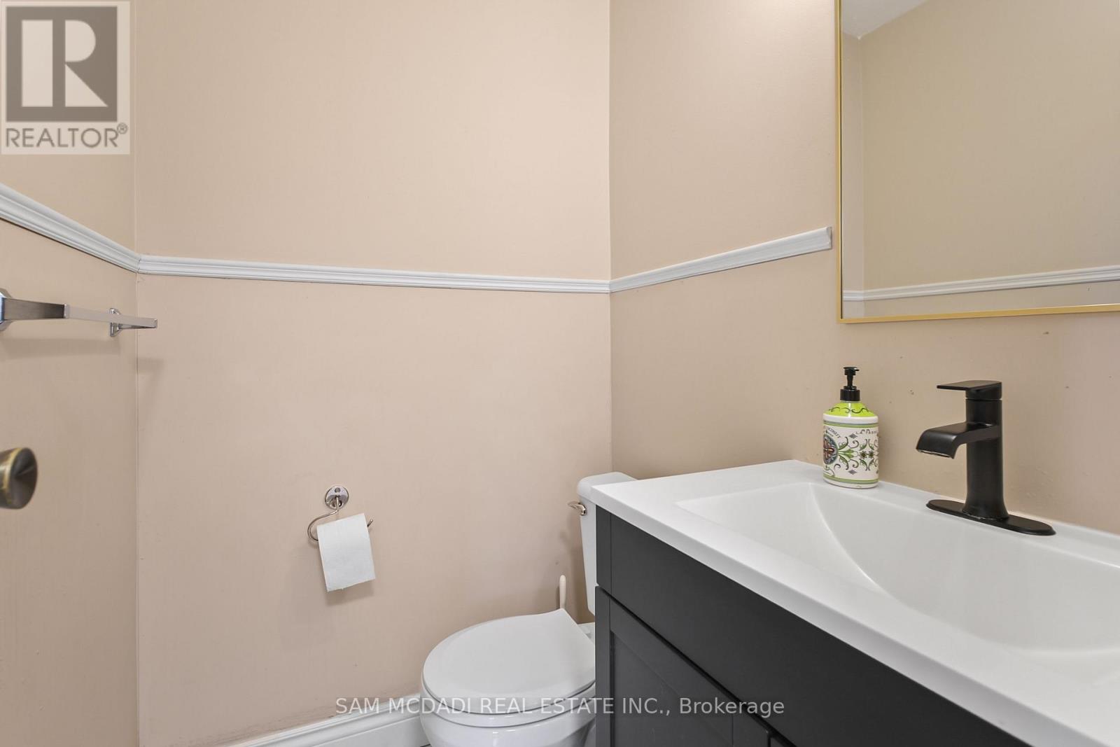 3949 Teakwood Drive, Mississauga, Ontario  L5C 3L2 - Photo 15 - W13569032