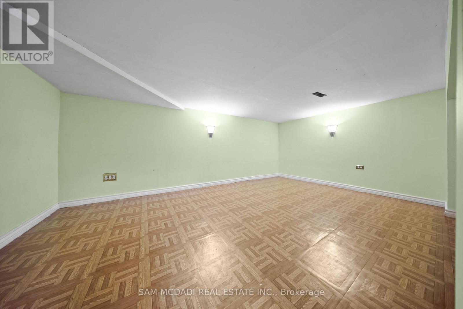 3949 Teakwood Drive, Mississauga, Ontario  L5C 3L2 - Photo 16 - W13569032
