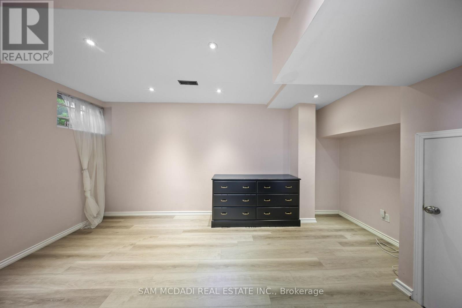3949 Teakwood Drive, Mississauga, Ontario  L5C 3L2 - Photo 17 - W13569032