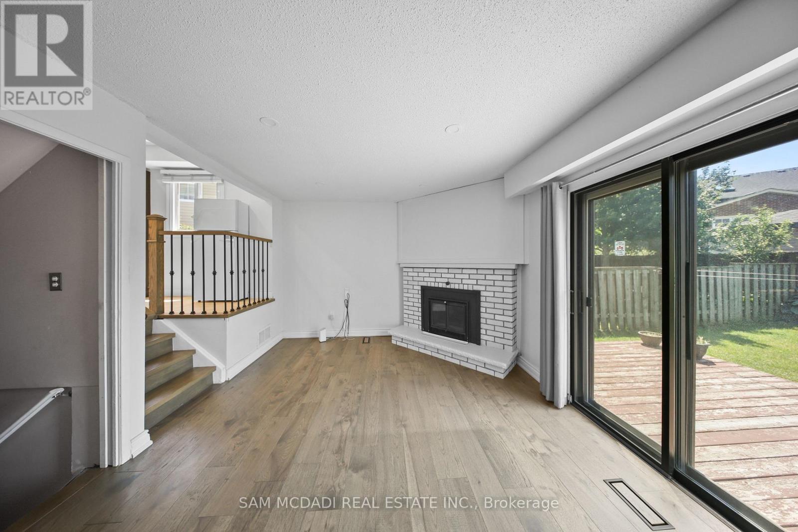 3949 Teakwood Drive, Mississauga, Ontario  L5C 3L2 - Photo 7 - W13569032