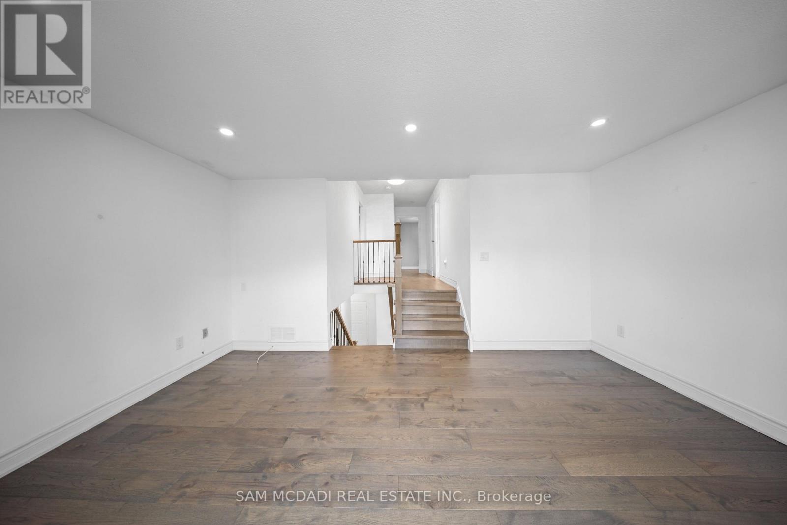3949 Teakwood Drive, Mississauga, Ontario  L5C 3L2 - Photo 8 - W13569032