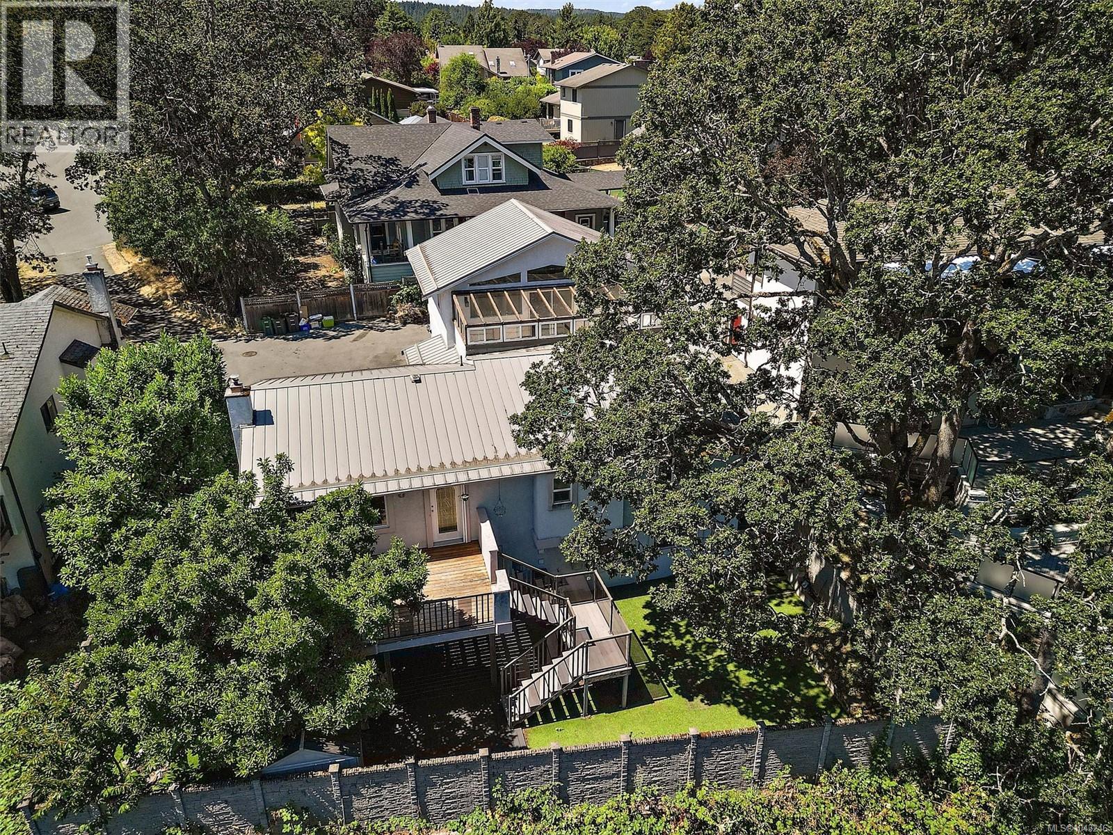1224 Mariposa Ave