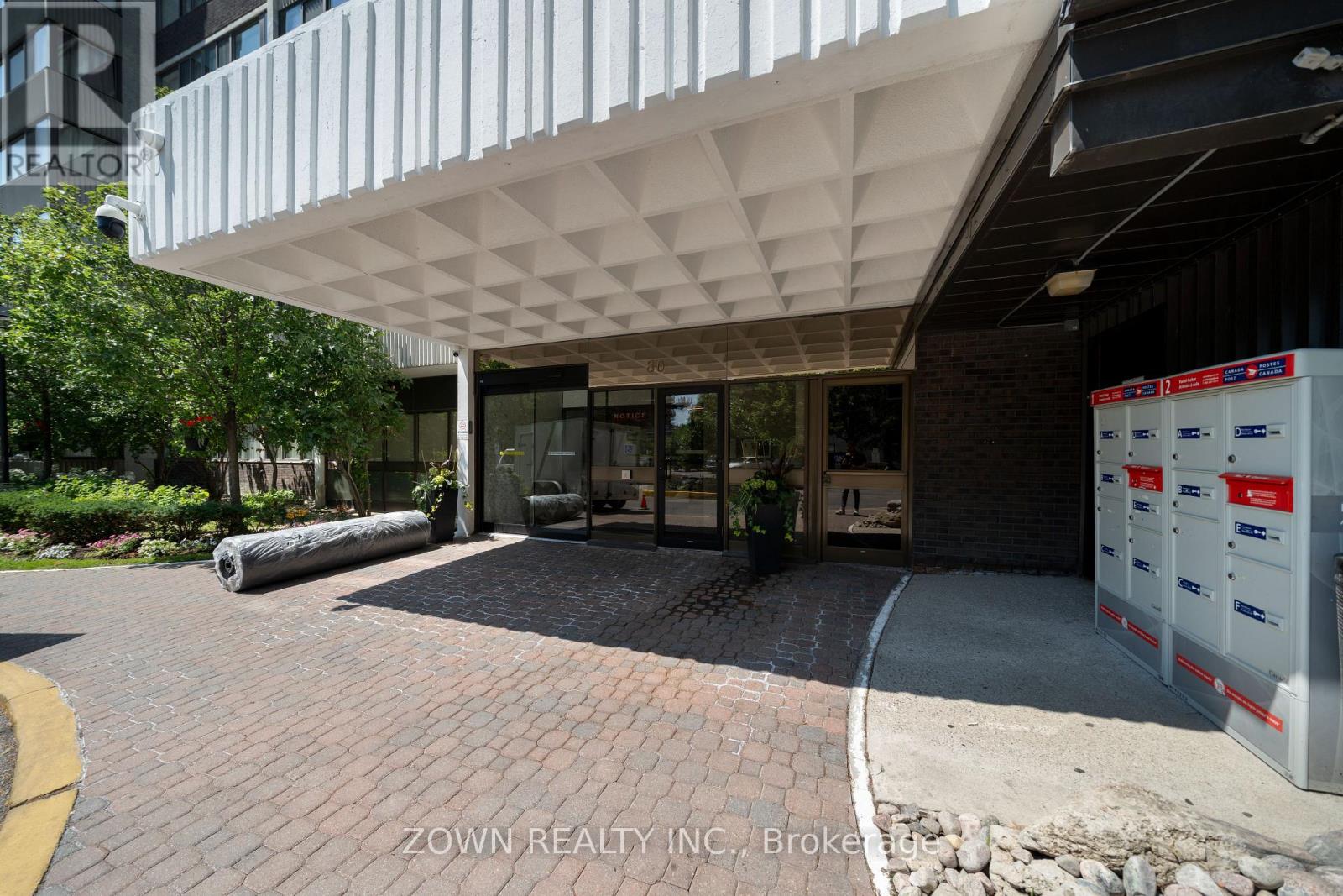 80 Antibes Drive, Toronto, Ontario  M2R 3N5 - Photo 2 - C13569182