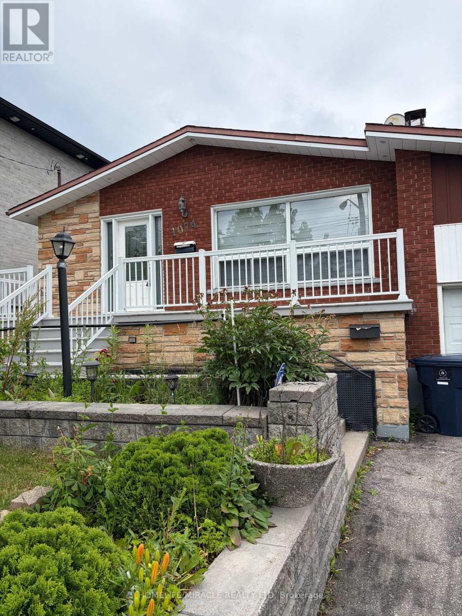 <div class="slider-price">$929,000</div><p>1074 Midland Avenue, Toronto, Ontario</p>