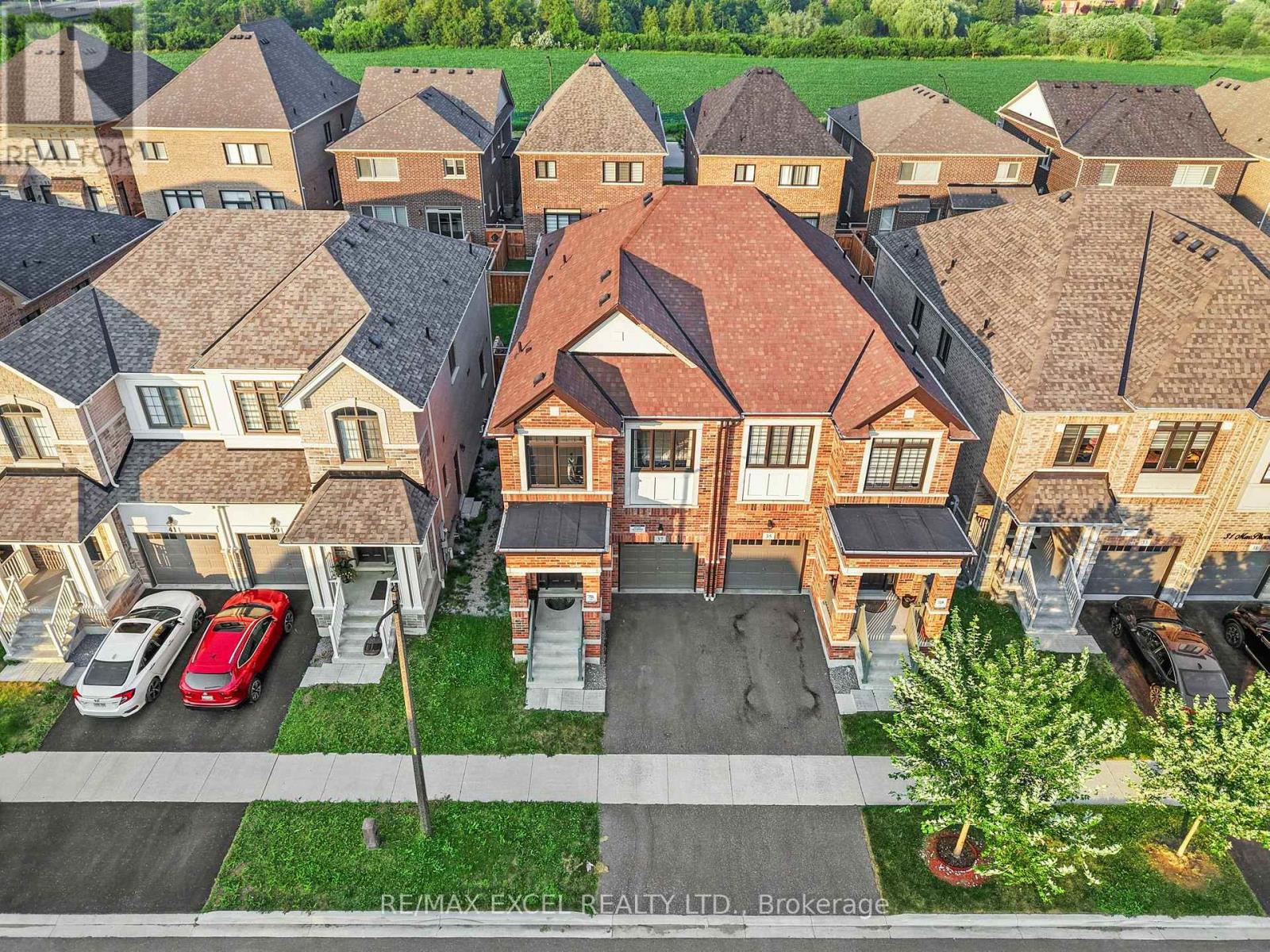 37 MACPHERSON STREET, Whitby, Ontario