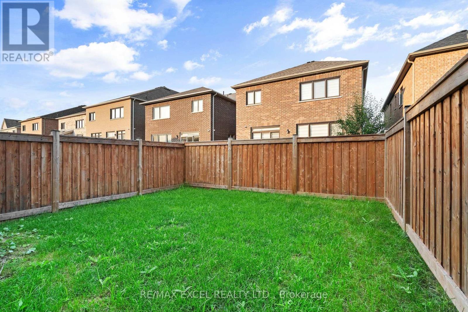 37 Macpherson Street, Whitby, Ontario  L1P 0N5 - Photo 3 - E13569190
